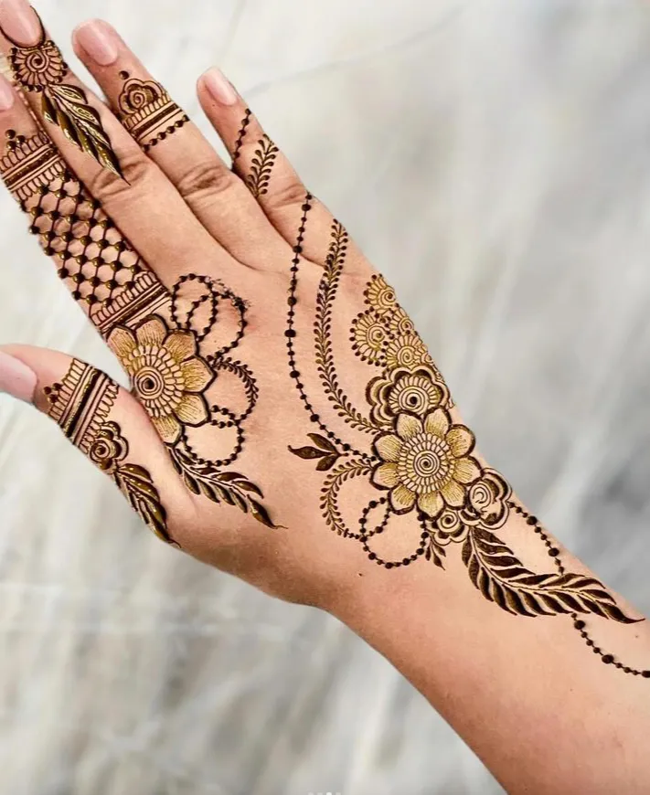 Flower style henna